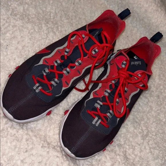 Nike Red and Black React Patriot Sneakers size 6.5 men and 8.5 in women - Picture 3 of 8